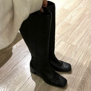 Black heeled boots